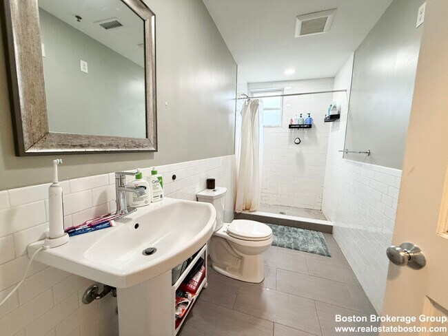 Photo - 110 Chester St Unit 1