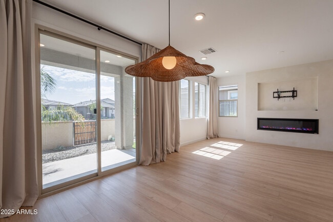 Photo - 4831 S Molly