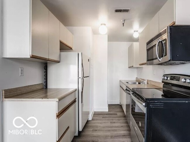 Photo - 230 E 9th St Unidad APT 304