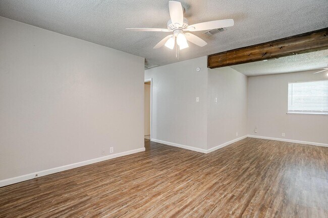Photo - Charming Home located in the heart of Burleson!