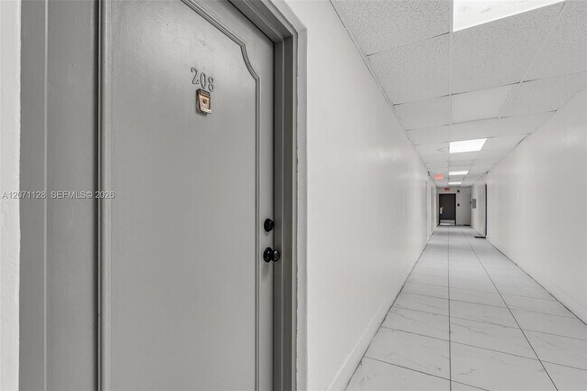 Photo - 400 NE 18th Ave Unit 208