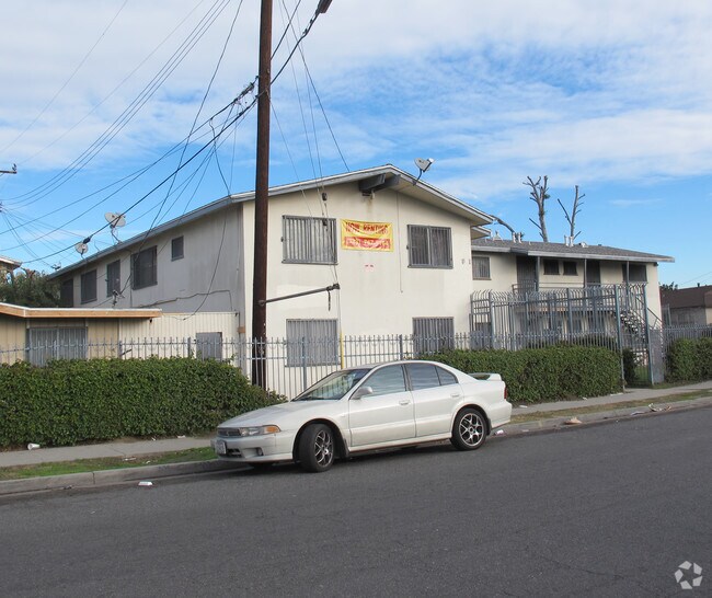 Photo - 831 E Pine St