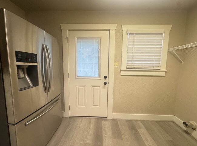 Photo - 510 W 6th St