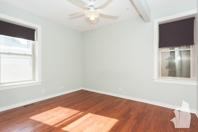 Building Photo - 820 W Newport Ave Unit 1R