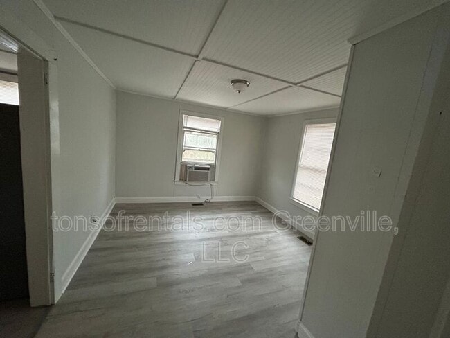 Photo - 376 Carney St