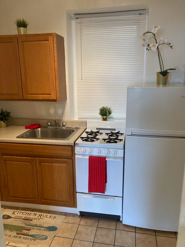 Kitchen - 44 Victory Ave