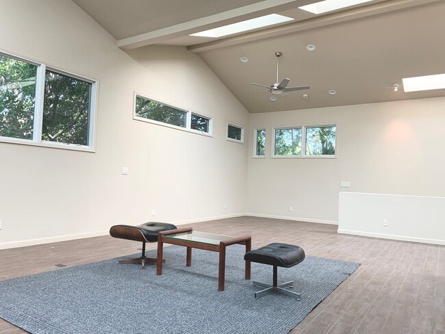 Photo - Home-Sweet-Home Vibe in Harper Ave! Unit 749 N. Harper Ave. - A