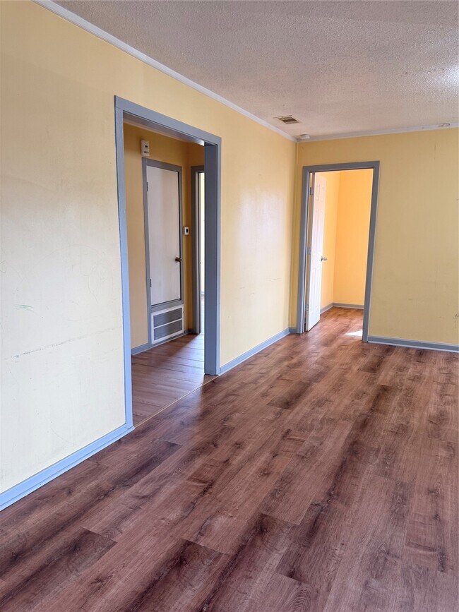 Photo - 212 S Main St