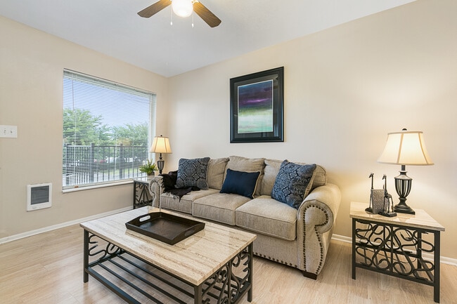 Photo - 2174 S Lake St