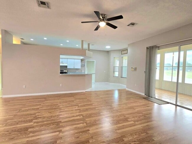 Photo - 7047 Hazeltine Cir