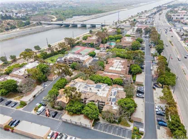 Photo - 21372 Brookhurst St Unidad 128- Room A