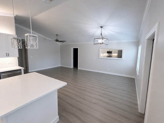 Photo - 135 Stillwater Cir