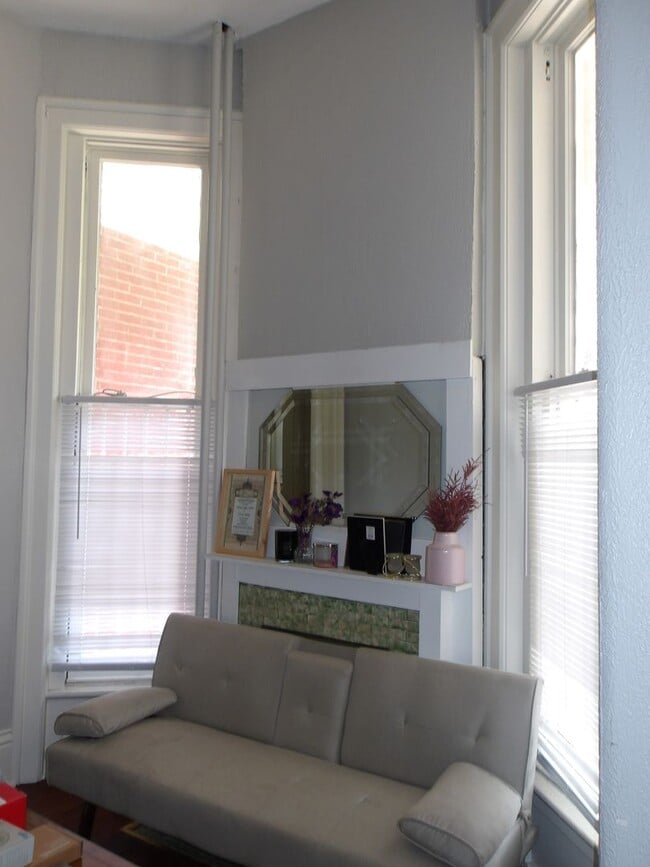 Photo - 517 St Catherine St Unit 517 w st Catherine #1
