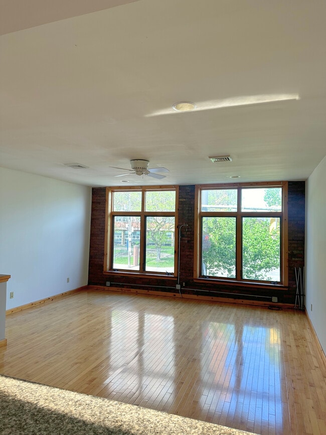 Building Photo - 1844 W 25th St Unit Up Rental