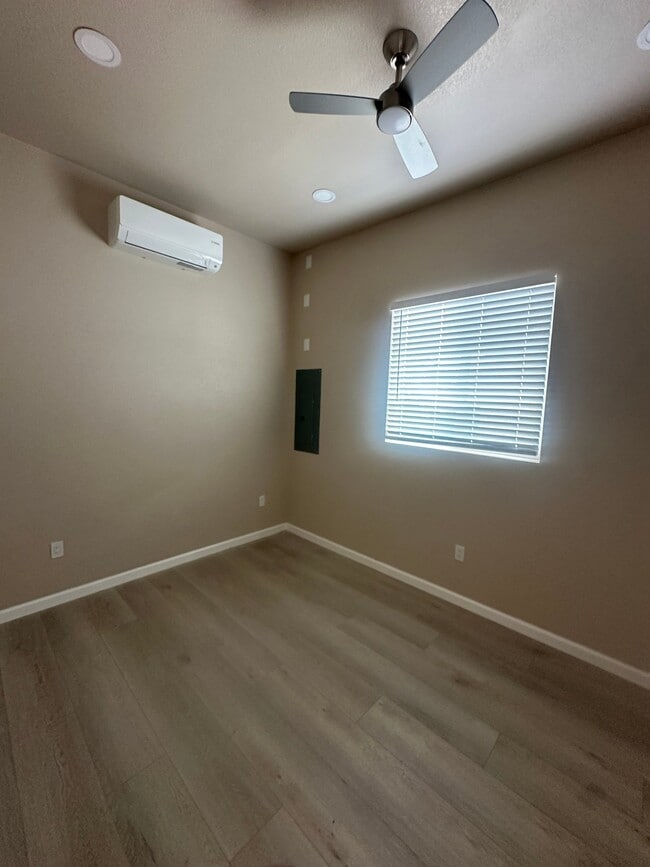 Photo - 4228 76th St