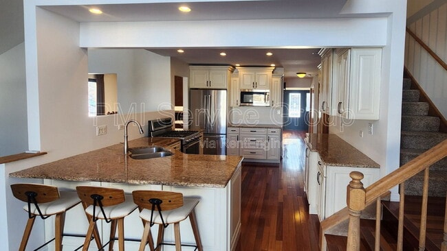 Photo - 1322 Foxford Ln