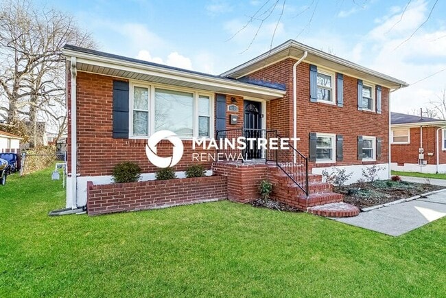 Building Photo - 3 Bedroom Pet-Friendly Home in LOUISVILLE, KY with Main Street Renewal