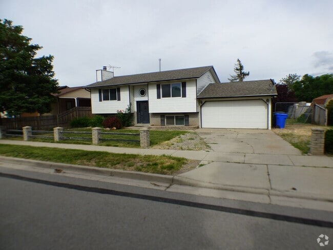Building Photo - Great 4 Bed 2 Bath Home in West Jordan