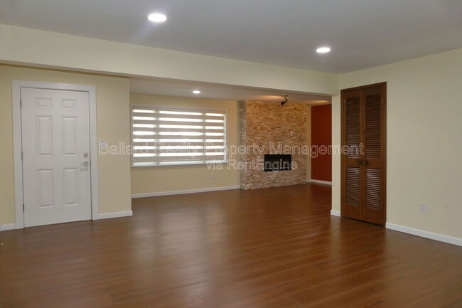 Photo - 2127 N 160th St