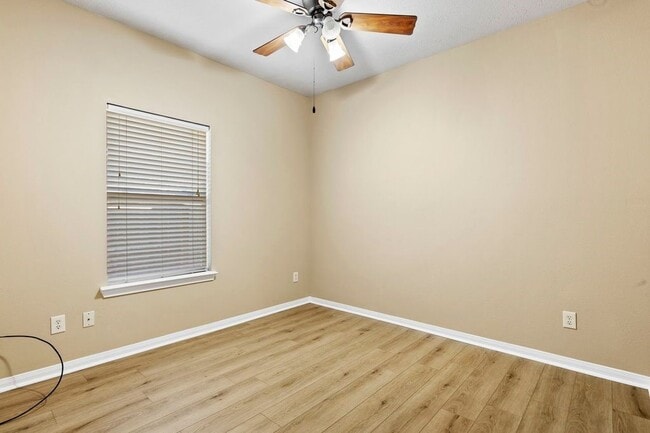 Building Photo - 32202 Anne Ln