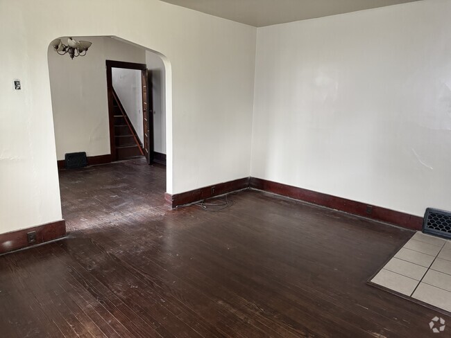 Building Photo - 2019 Short St Rental
