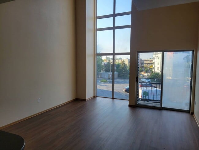 Photo - 2121 S Kinnickinnic Ave Unidad 112