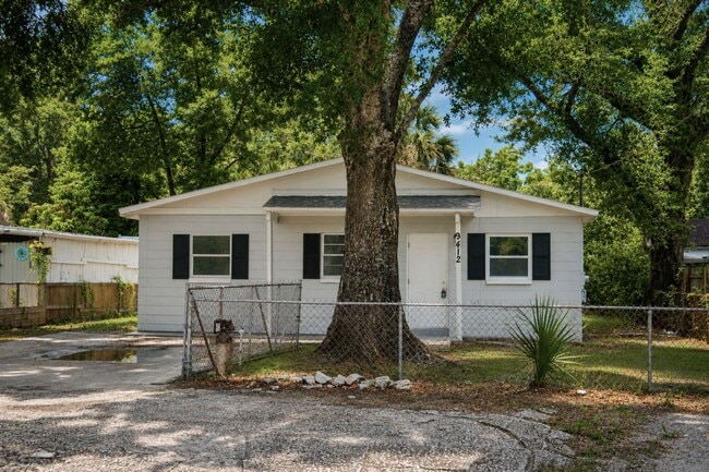 Building Photo - 3 Bedroom, 1 Bathroom Home for Rent in Tampa!