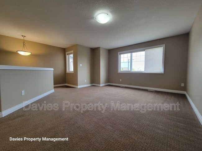 Photo - 6035-6034 4 Ave SW