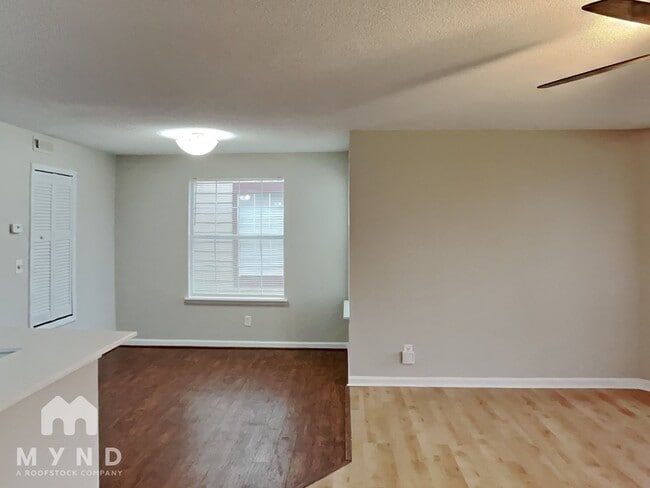 Photo - 1213 Waterville Ct