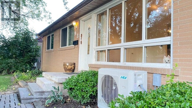 Photo - 93 Cartier Crescent