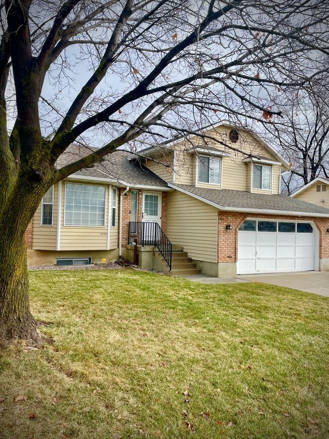 Photo - Spacious 4 Bedroom Home in Quiet Neighborhood – Great Location