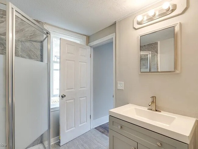 228 Gale St Unit Top Unit