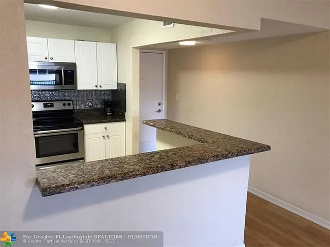 Photo - 770 SE 2nd Ave Unit F202