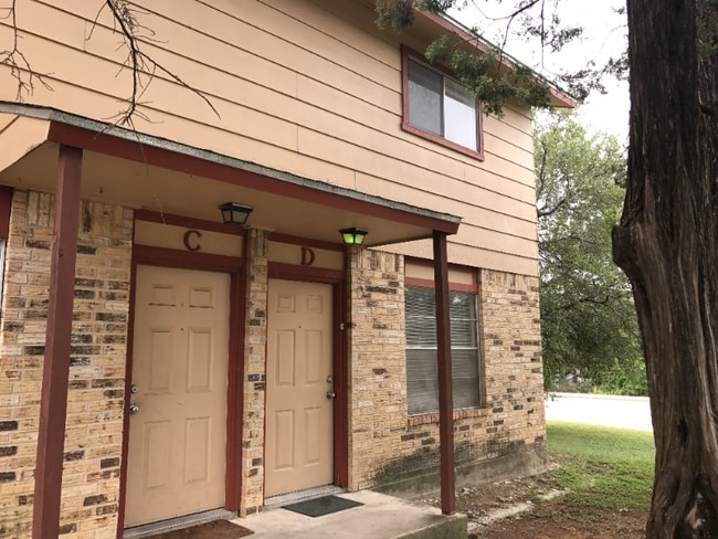 Building Photo - 204 Oak Trail Dr Rental
