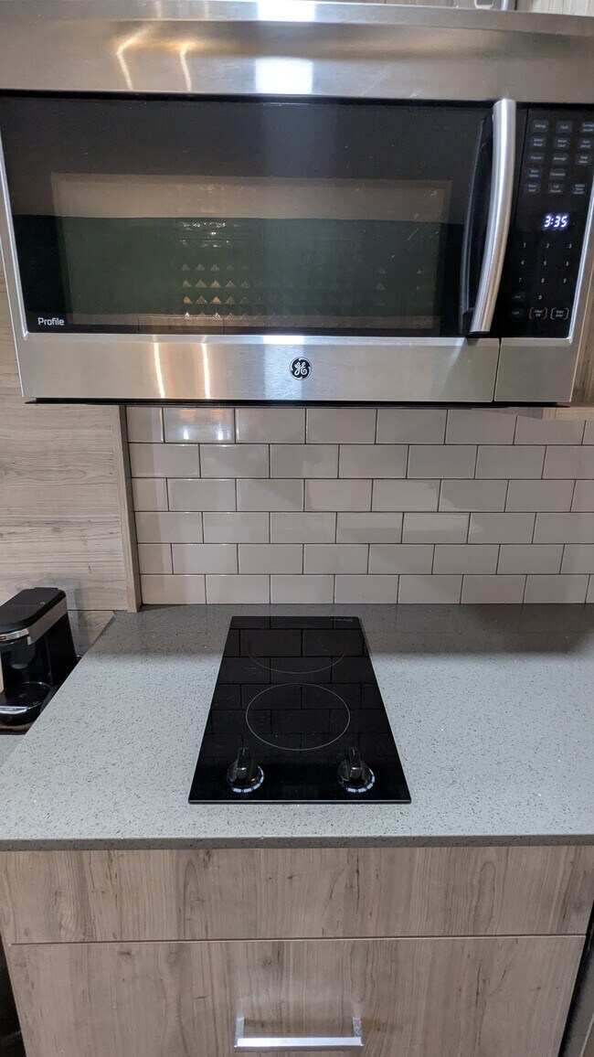 Photo - 3282 13 Av SE