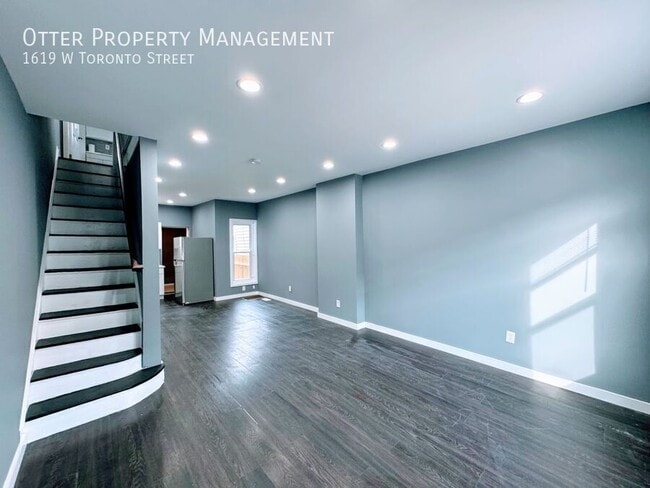 Photo - 1619 W Toronto St