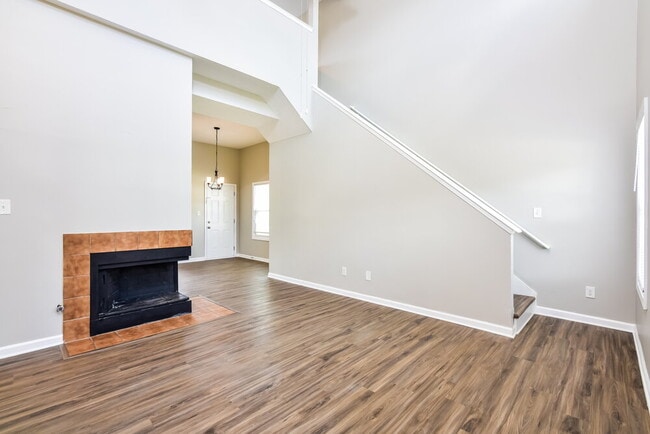 3443 Oaktree Way