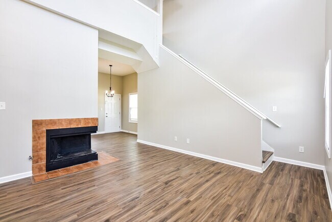 Photo - 3443 Oaktree Way