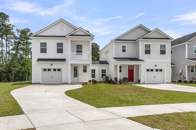 Photo - 335 Chapman Cir