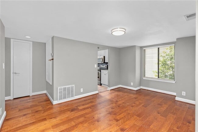 Photo - 2875 Torreya Way SE