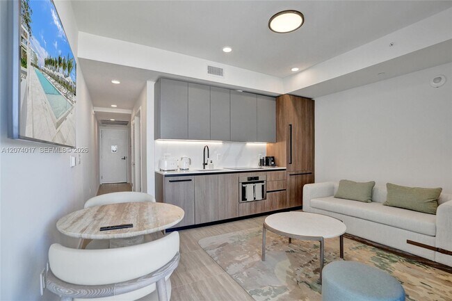 580 72nd St Unidad 905