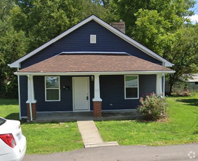 Building Photo - Your Fresh Start in Frankfort! Newly Renov... Rental