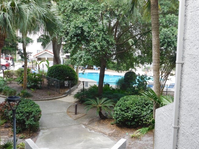 Building Photo - Updated Marsh View Condo