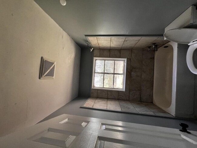 Photo - 202 Sheppard Rd