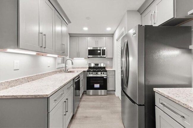 Photo - 2637 Lester St