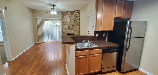 Photo - K223 - Hyde Park Oaks #114 Unit K223 - Hyde park Oaks #114