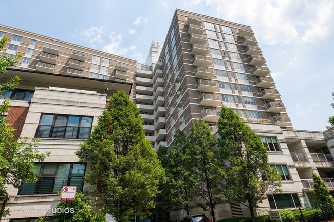 Building Photo - 1515 S Prairie Ave Unit 1204