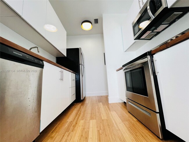 Photo - 960 Bay Dr Unit 902