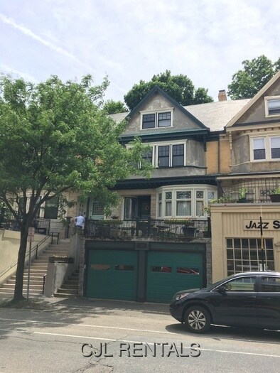 Photo - 684 Washington St