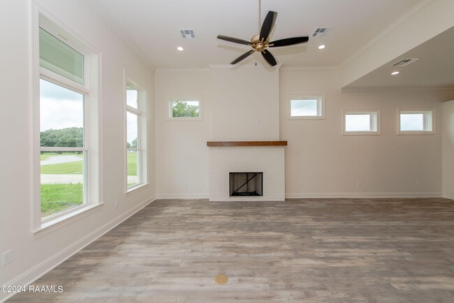 Photo - 424 Dunvegan Ct